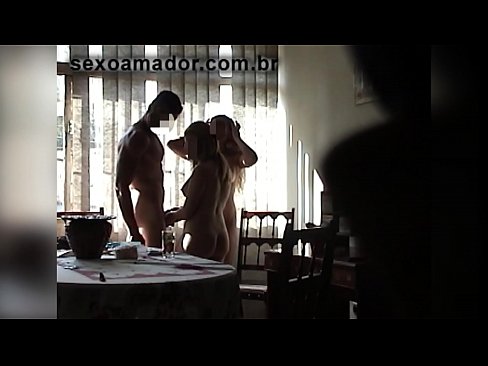 ❤️ Sex-Freunde laden einen riesigen Mann und einen Dreier mit ihm ein Anal porn bei de.zoomporno.ru ❌❤