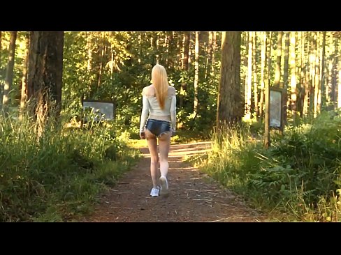 ❤️ Schöne Frau bewegt sich langsam, nicht nackt Video Anal porn bei de.zoomporno.ru ❌❤