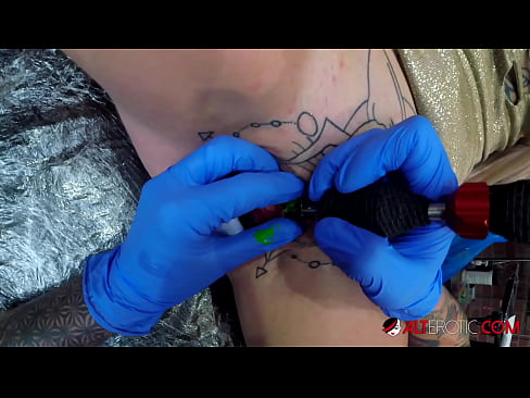 ❤️ Extrem tätowierte Hottie Sully Savage hat ein Tattoo auf ihrer Klitoris Anal porn bei de.zoomporno.ru ❌❤